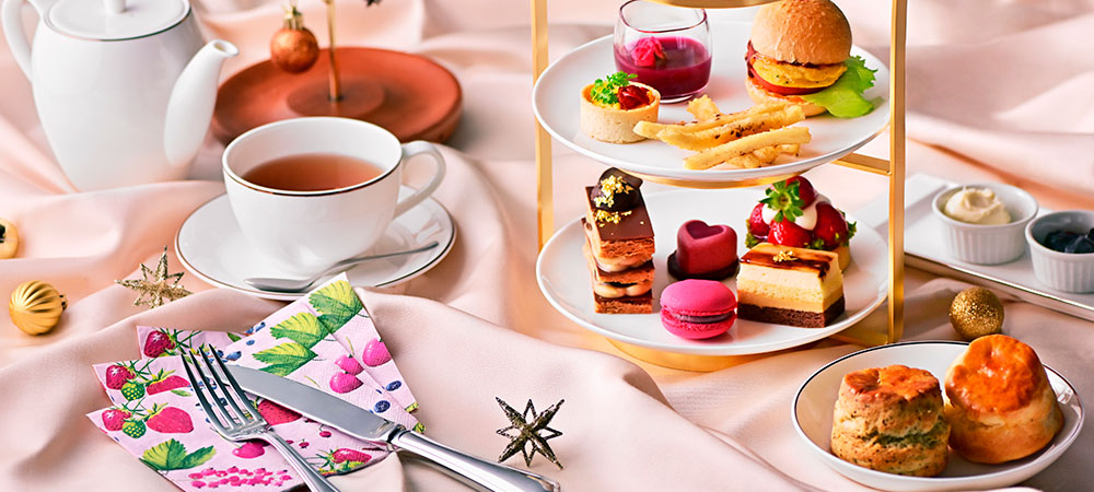 November Afternoon Tea 『マゼンタマカロンとベリーのブリリアント アフタヌーンティ』