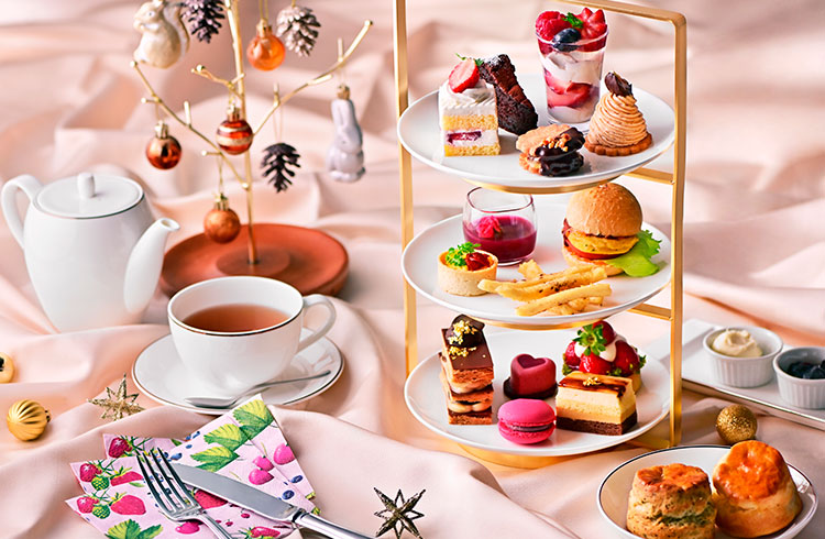 November Afternoon Tea 『マゼンタマカロンとベリーのブリリアント アフタヌーンティ』