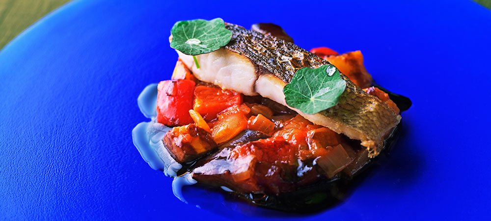 瓊鶴海鉄板焼きの技と味を堪能するコース初夏を彩る“和蘭綴り NAGASAKI 鉄板”「海神 -WADATSUMI-」