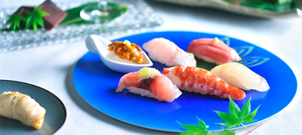 瓊鶴海独自の長崎前で味わう、旬魚の寿司ディナーコース 「桜雲 -OUUN-」