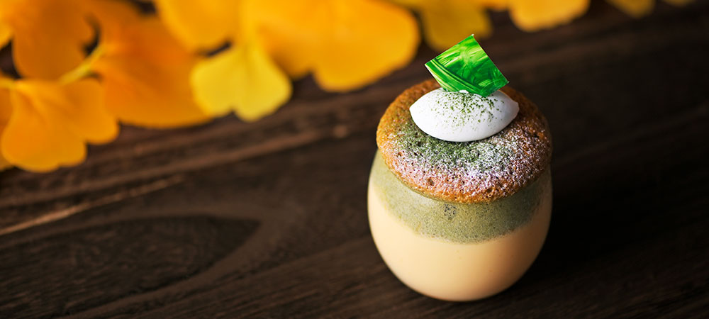 パティシエが仕立てる、長崎の秋「びわとそのぎ茶のカステラプリン」